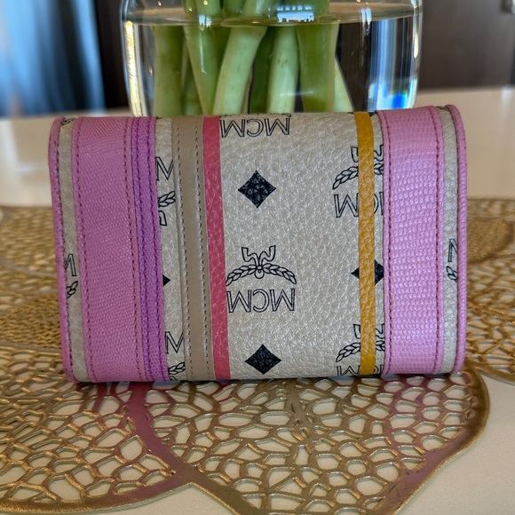 🌸MCM Pink and Cream Wallet with Gold-Toned Hardware EUC - Picture 4 of 13